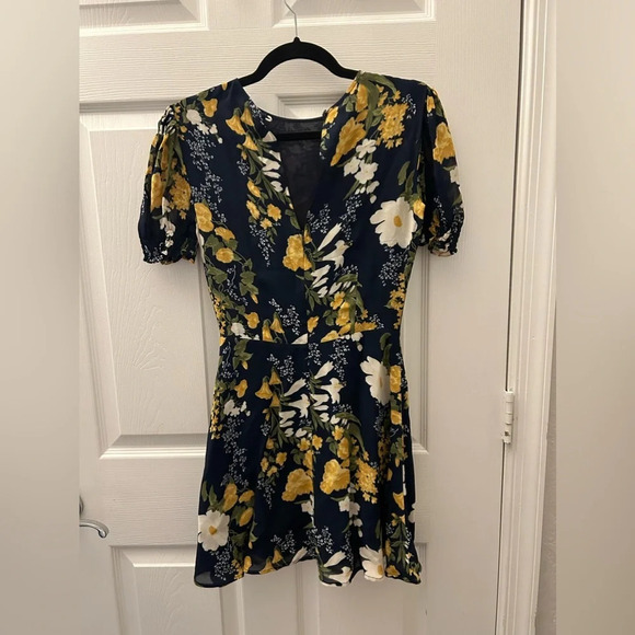 REFORMATION Irma Dress in Graciella - Picture 4 of 6